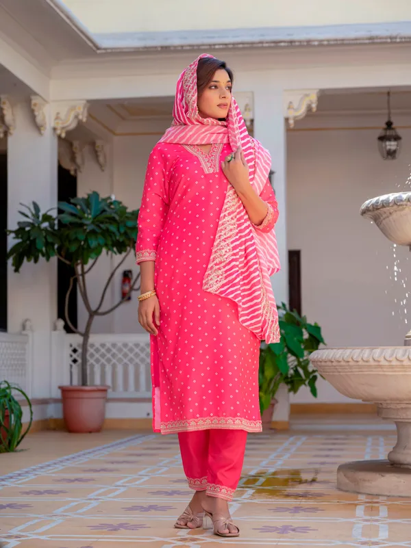 Pink_Muslin_Kurti_With_Pant_And_Dupatta_For_Women