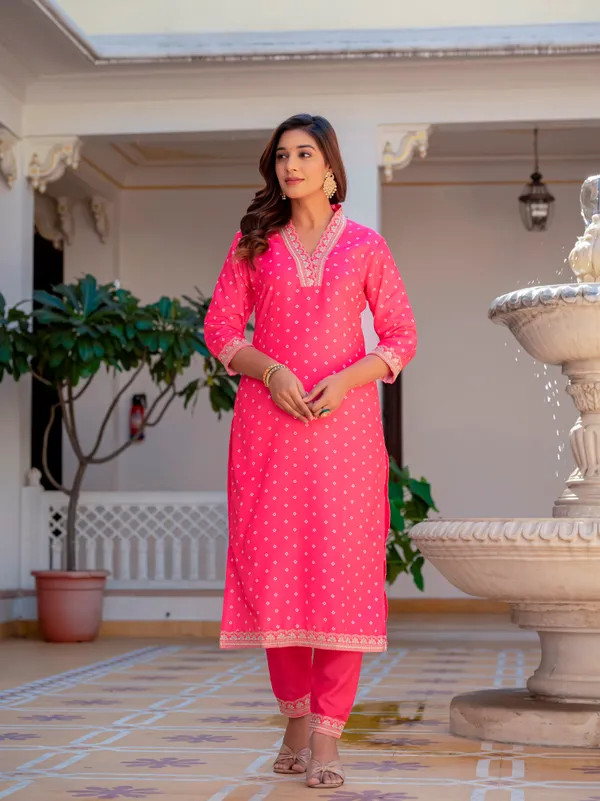 Pink_Muslin_Kurti_With_Pant_And_Dupatta_For_Women