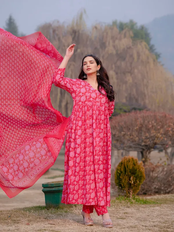Women_Trendy_Dark_Pink_Cotton_Flower_Printed_Mirror_Worked_Kurta_And_Pant_With_Cotton_Mulmul_Dupatta