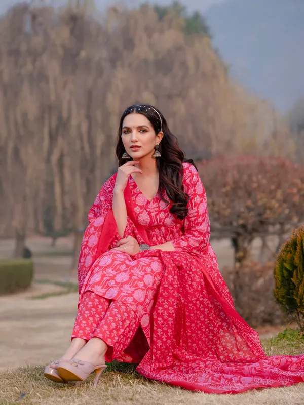 Women_Trendy_Dark_Pink_Cotton_Flower_Printed_Mirror_Worked_Kurta_And_Pant_With_Cotton_Mulmul_Dupatta