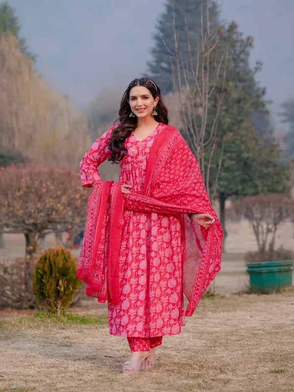Women_Trendy_Dark_Pink_Cotton_Flower_Printed_Mirror_Worked_Kurta_And_Pant_With_Cotton_Mulmul_Dupatta