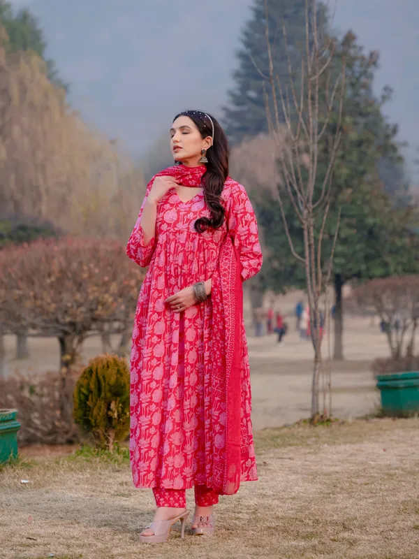 Women_Trendy_Dark_Pink_Cotton_Flower_Printed_Mirror_Worked_Kurta_And_Pant_With_Cotton_Mulmul_Dupatta
