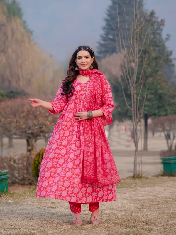 Women_Trendy_Dark_Pink_Cotton_Flower_Printed_Mirror_Worked_Kurta_And_Pant_With_Cotton_Mulmul_Dupatta