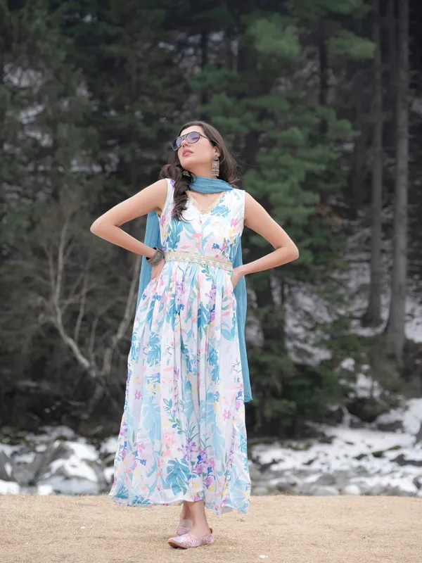 Women_Sleeveless_Premium_Chinon_Printed_Classic_Knee_length_Blue_Kurta_With_Belt_and_Dupatta