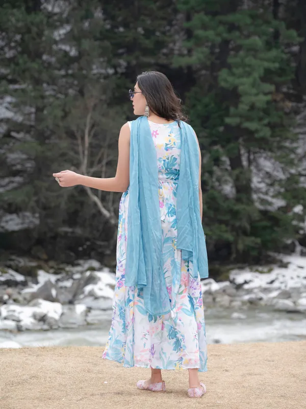 Women_Sleeveless_Premium_Chinon_Printed_Classic_Knee_length_Blue_Kurta_With_Belt_and_Dupatta