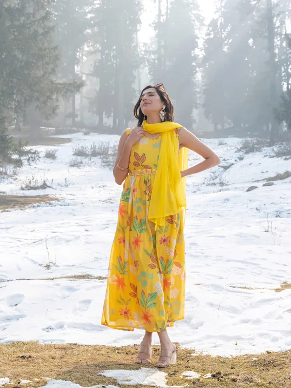 Women_Sleeveless_Premium_Chinon_Printed_Classic_Knee_length_Blue_Kurta_With_Belt_and_Dupatta