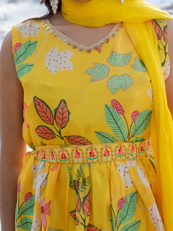 Women_Sleeveless_Premium_Chinon_Printed_Classic_Knee_length_Blue_Kurta_With_Belt_and_Dupatta