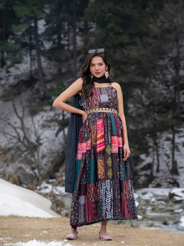 Women_Sleeveless_Premium_Chinon_Printed_Classic_Knee_length_Blue_Kurta_With_Belt_and_Dupatta