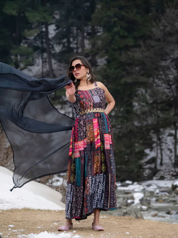 Women_Sleeveless_Premium_Chinon_Printed_Classic_Knee_length_Blue_Kurta_With_Belt_and_Dupatta