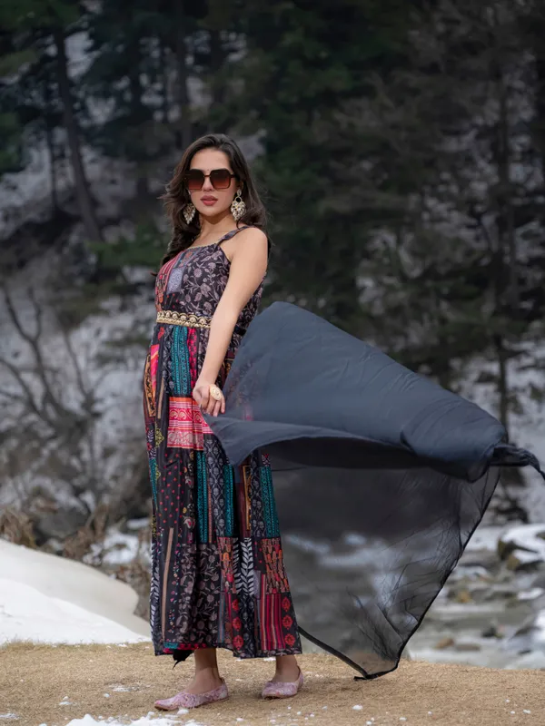 Women_Sleeveless_Premium_Chinon_Printed_Classic_Knee_length_Blue_Kurta_With_Belt_and_Dupatta