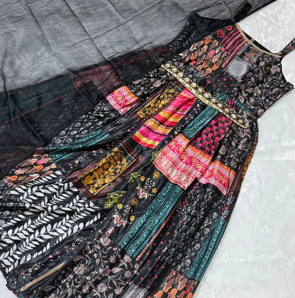 Women_Sleeveless_Premium_Chinon_Printed_Classic_Knee_length_Blue_Kurta_With_Belt_and_Dupatta