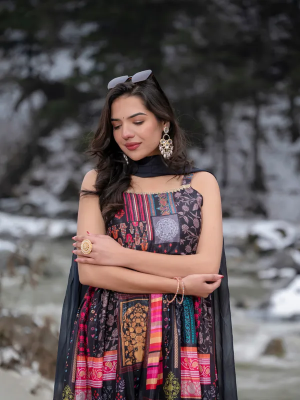 Women_Sleeveless_Premium_Chinon_Printed_Classic_Knee_length_Blue_Kurta_With_Belt_and_Dupatta