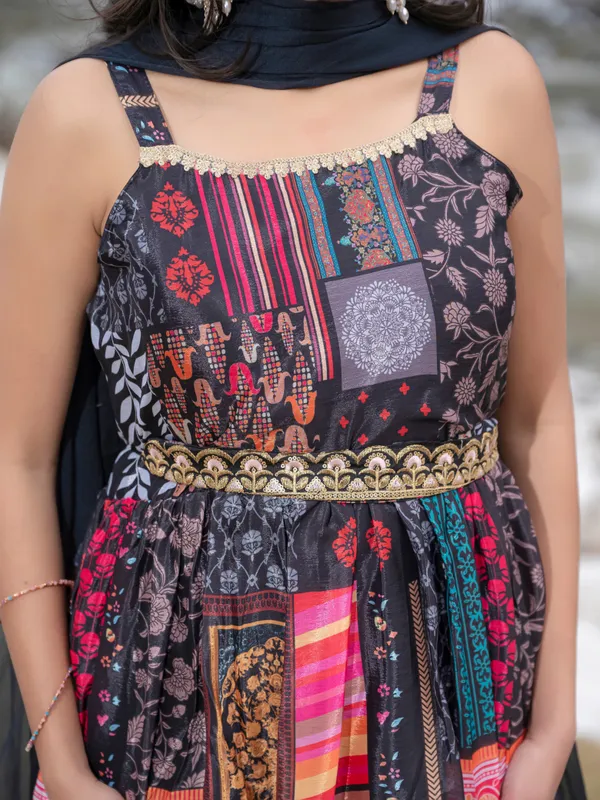 Women_Sleeveless_Premium_Chinon_Printed_Classic_Knee_length_Blue_Kurta_With_Belt_and_Dupatta