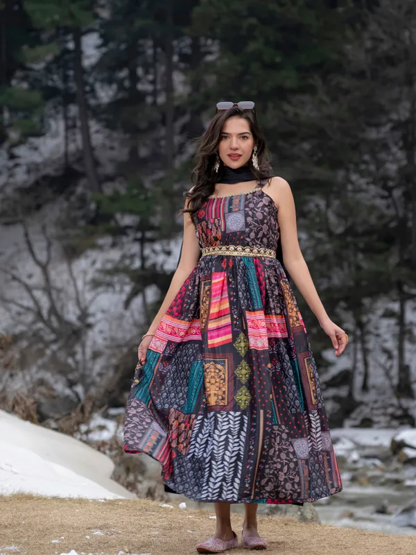 Women_Sleeveless_Premium_Chinon_Printed_Classic_Knee_length_Blue_Kurta_With_Belt_and_Dupatta