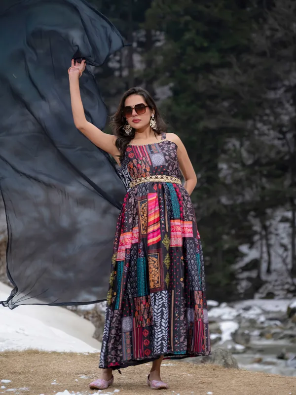 Women_Sleeveless_Premium_Chinon_Printed_Classic_Knee_length_Blue_Kurta_With_Belt_and_Dupatta