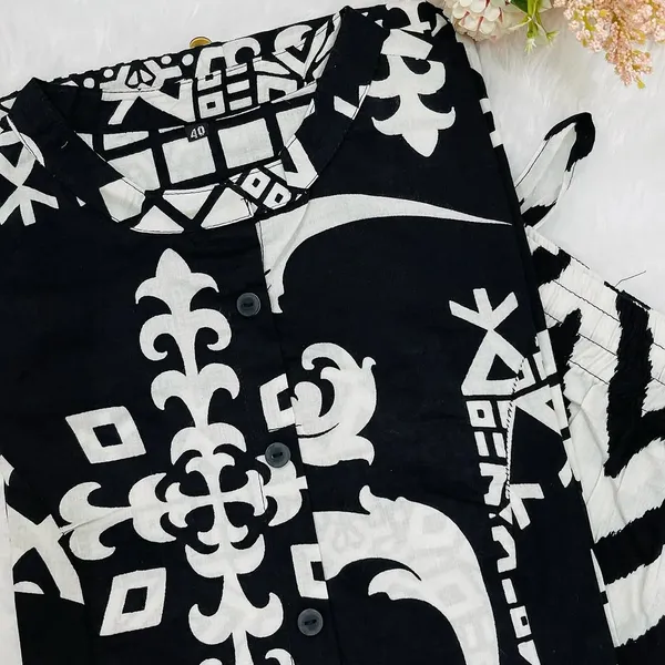 Women_Black_Geometric_Printed_Cotton_Co-ord_Set_A-line_Pattern_Paried_With_Ankle_Length_Pant_(CORD_SET)