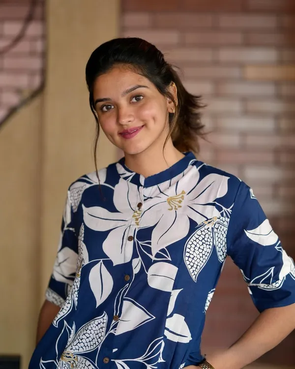 Women_Blue_Floral_Fine_Printed_Cotton_Co-Ord_Set_Aline_Pattern_Paired_With_Ankle_Length_Pant_(Co-Ord_Set)
