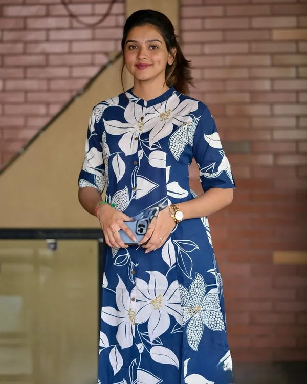 Women_Blue_Floral_Fine_Printed_Cotton_Co-Ord_Set_Aline_Pattern_Paired_With_Ankle_Length_Pant_(Co-Ord_Set)