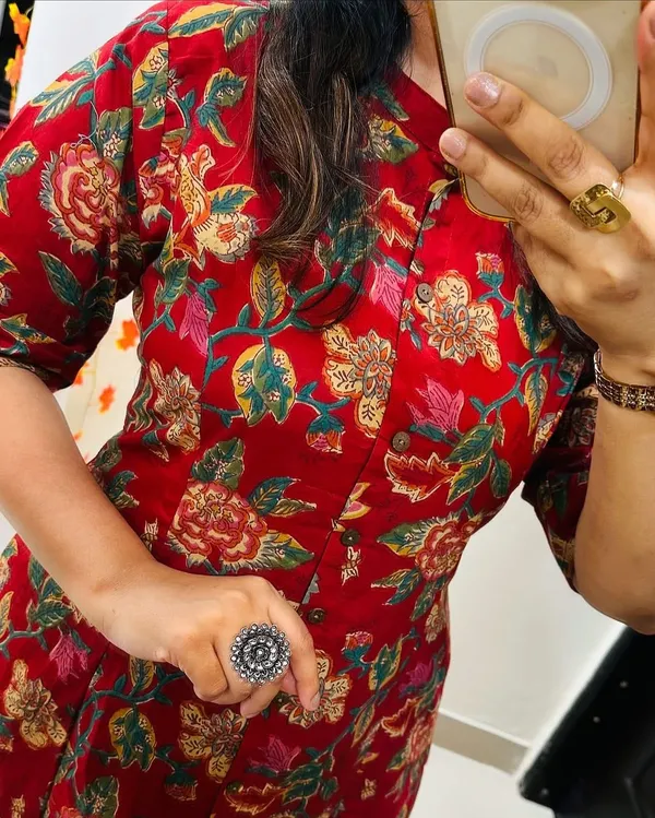 Women_Maroon_Floral_Fine_Printed_Cotton_Co-Ord_Set_Aline_Pattern_Paired_With_Ankle_Length_Pant