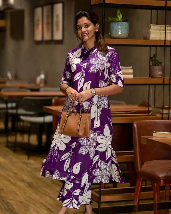 Women_Purple_Floral_Fine_Printed_Cotton_Co-Ord_Set_Aline_Pattern_Paired_With_Ankle_Length_Pant_(Co-Ord_Set)