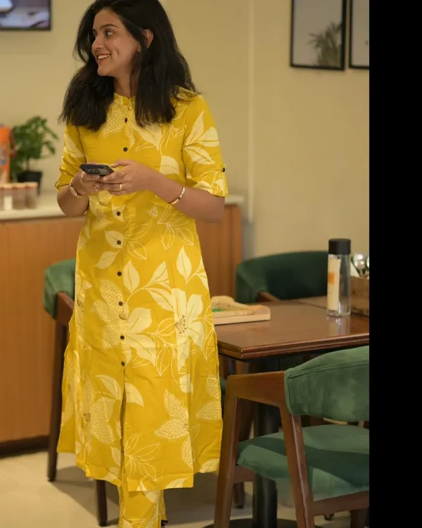 Women_Yellow_Floral_Fine_Printed_Cotton_Co-Ord_Set_Aline_Pattern_Paired_With_Ankle_Length_Pant_(Co-Ord_Set)
