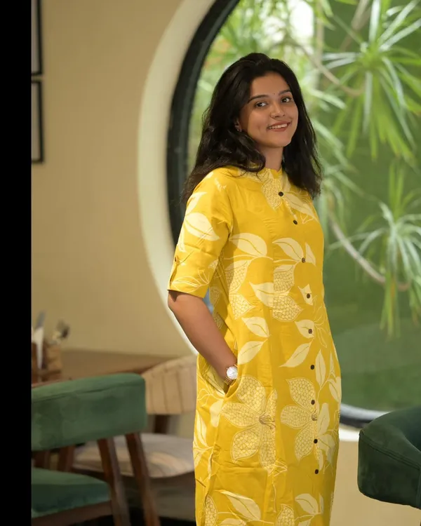 Women_Yellow_Floral_Fine_Printed_Cotton_Co-Ord_Set_Aline_Pattern_Paired_With_Ankle_Length_Pant_(Co-Ord_Set)