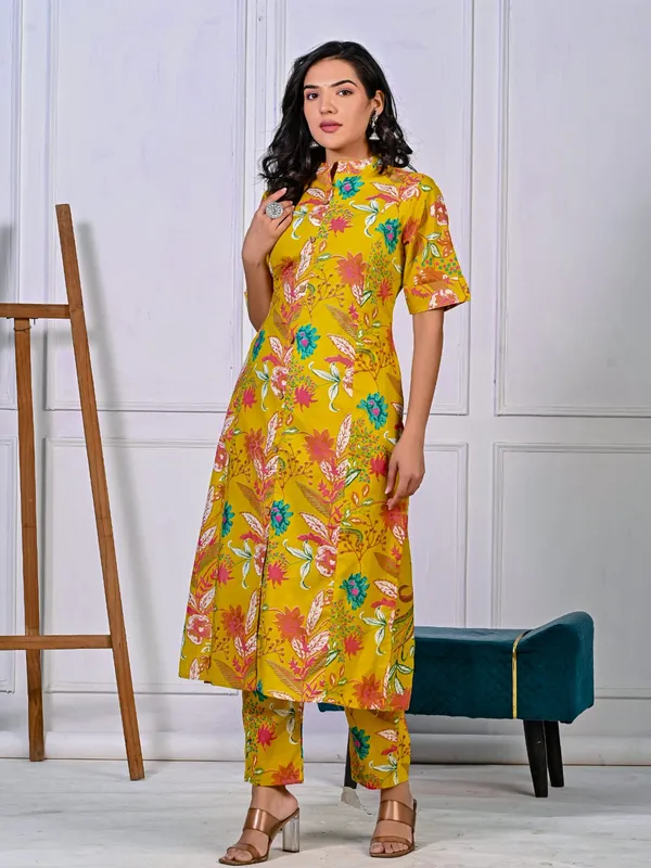 Women_Designer_Aline_Pattern_Printed_Cotton_Yellow_Kurta_With_Pant_(Co-Ord_Set)