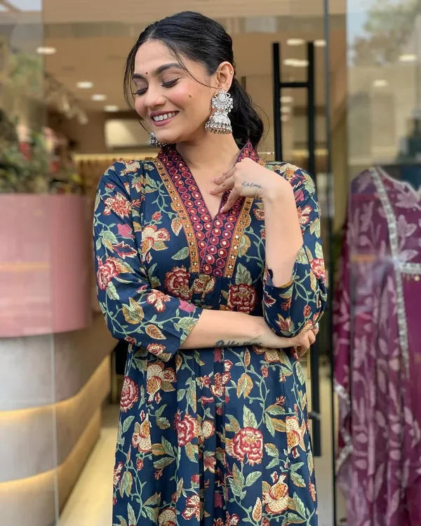 Women_Beautiful_Cotton_Flower_Printed_Neckline_Worked_Blue_Kurta_And_Pant_With_Cotton_Mulmul_Dupatta