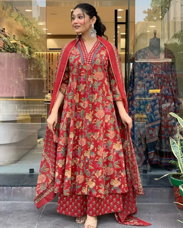 Women_Beautiful_Cotton_Flower_Printed_Neckline_Worked_Maroon_Kurta_And_Pant_With_Cotton_Mulmul_Dupatta