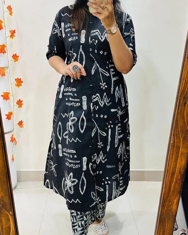 Women_Black_Floral_Fine_Printed_Cotton_Co-Ord_Set_Aline_Pattern_Paired_With_Ankle_Length_Pant_(Co-Ord_Set)