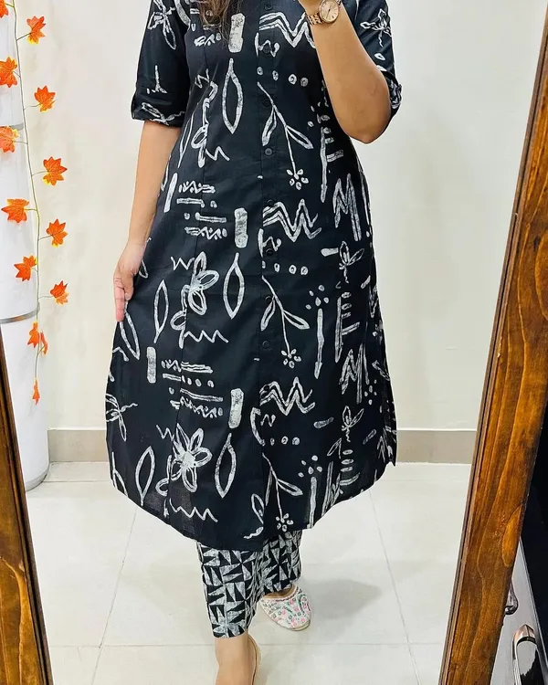 Women_Black_Floral_Fine_Printed_Cotton_Co-Ord_Set_Aline_Pattern_Paired_With_Ankle_Length_Pant_(Co-Ord_Set)
