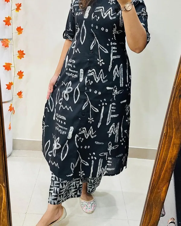 Women_Black_Floral_Fine_Printed_Cotton_Co-Ord_Set_Aline_Pattern_Paired_With_Ankle_Length_Pant_(Co-Ord_Set)