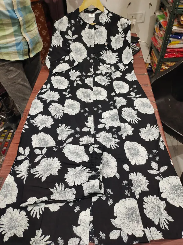 Women_Black_Floral_Fine_Printed_Cotton_Co-Ord_Set_Aline_Pattern_Paired_With_Ankle_Length_Pant_(Co-Ord_Set)