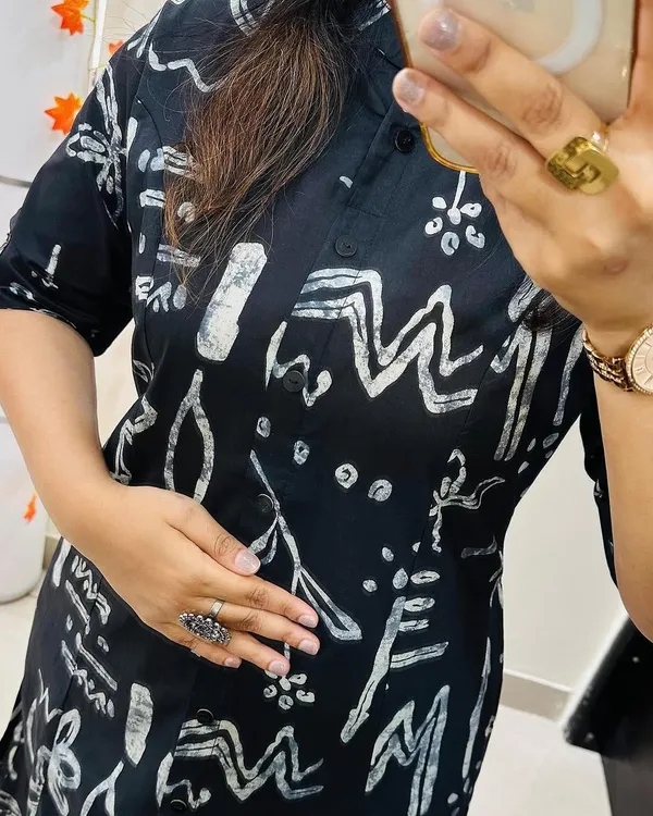 Women_Black_Floral_Fine_Printed_Cotton_Co-Ord_Set_Aline_Pattern_Paired_With_Ankle_Length_Pant_(Co-Ord_Set)