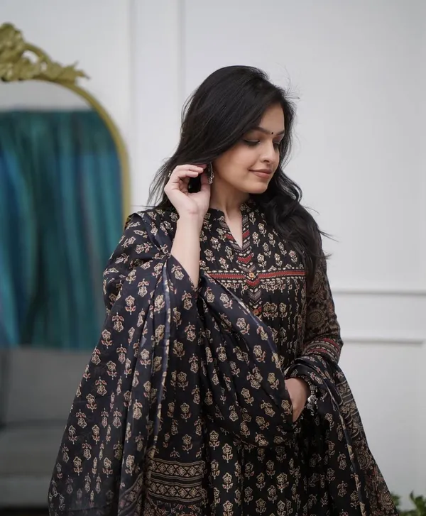 Women_Fully_Flared_Anarkali_Cotton_Floral_Printed_Black_Kurta_and_Pant_With_Dupatta