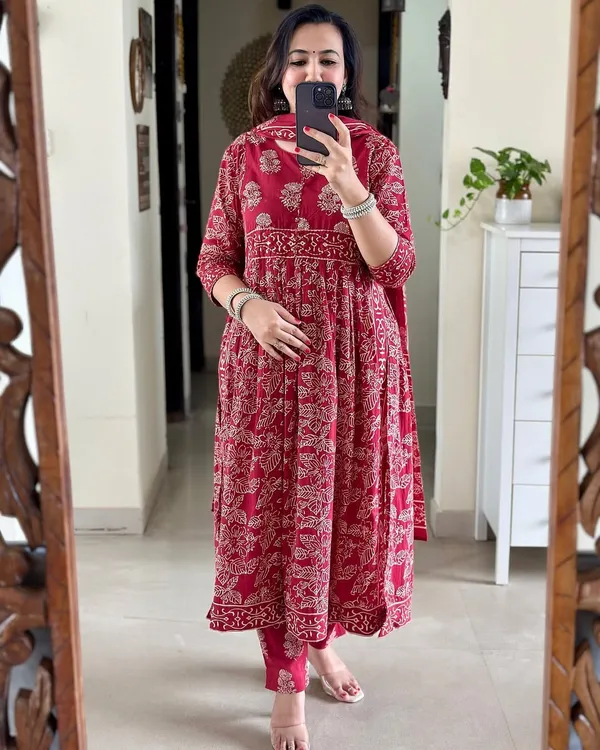 Women_Straight_Sequence_Worked_And_Floral_Printed_Cotton_Maroon_Kurta_With_Pant_And_Dupatta