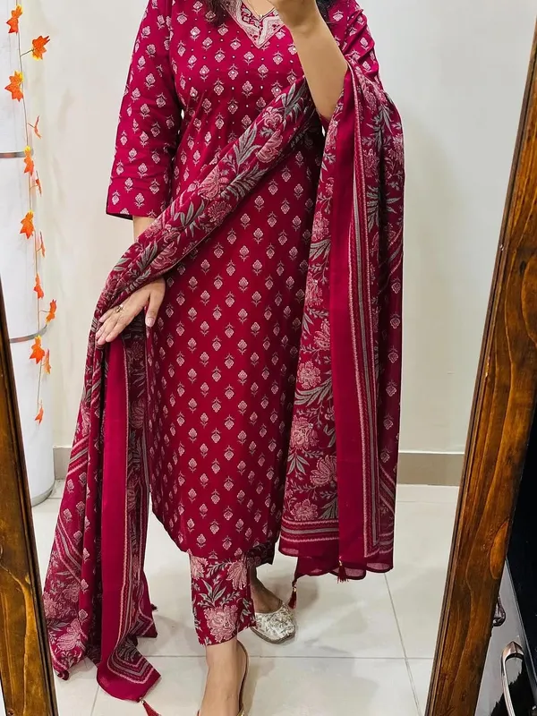 Women_Straight_V_Neck_Floral_Printed_Cotton_Maroon_Kurta_With_Pant_And_Dupatta