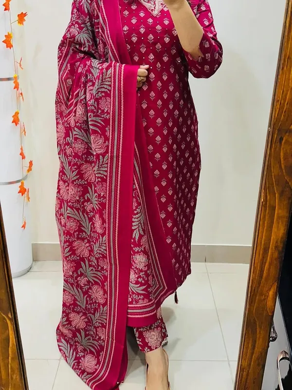 Women_Straight_V_Neck_Floral_Printed_Cotton_Maroon_Kurta_With_Pant_And_Dupatta