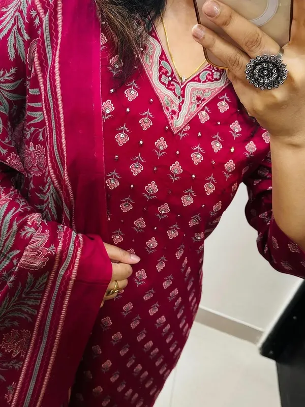 Women_Straight_V_Neck_Floral_Printed_Cotton_Maroon_Kurta_With_Pant_And_Dupatta