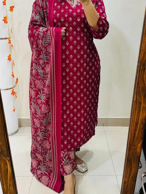 Women_Straight_V_Neck_Floral_Printed_Cotton_Maroon_Kurta_With_Pant_And_Dupatta