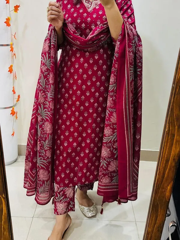 Women_Straight_V_Neck_Floral_Printed_Cotton_Maroon_Kurta_With_Pant_And_Dupatta
