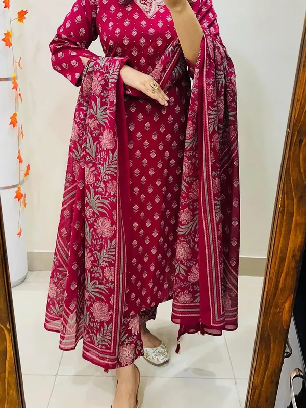 Women_Straight_V_Neck_Floral_Printed_Cotton_Maroon_Kurta_With_Pant_And_Dupatta