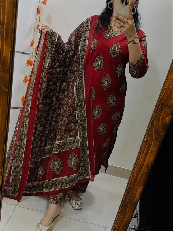 Women_Straight_V_neck_Floral_Printed_Cotton_Red_Kurta_With_Pant_and_Dupatta