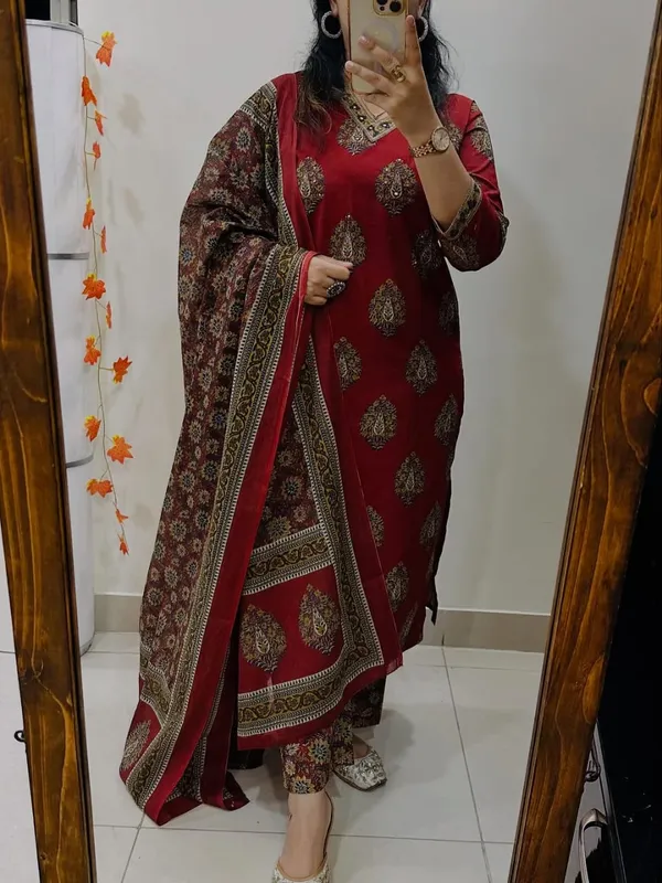 Women_Straight_V_neck_Floral_Printed_Cotton_Red_Kurta_With_Pant_and_Dupatta