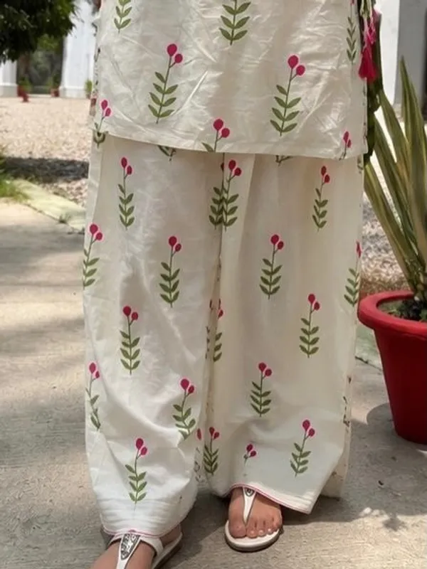Women_And_Girls_Farshi_Cotton_Flower_Printed_White_Kurti_With_Back_Side_Dori_With_Patiyala_Pant_And_Pink_Dupatta