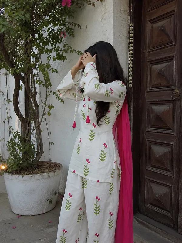 Women_And_Girls_Farshi_Cotton_Flower_Printed_White_Kurti_With_Back_Side_Dori_With_Patiyala_Pant_And_Pink_Dupatta