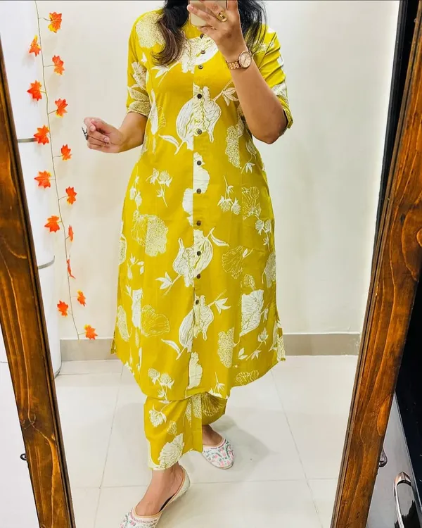 Women_Yellow_Floral_Fine_Printed_Cotton_Co-Ord_Set_Aline_Pattern_Paired_With_Ankle_Length_Pant_(Co-Ord_Set)