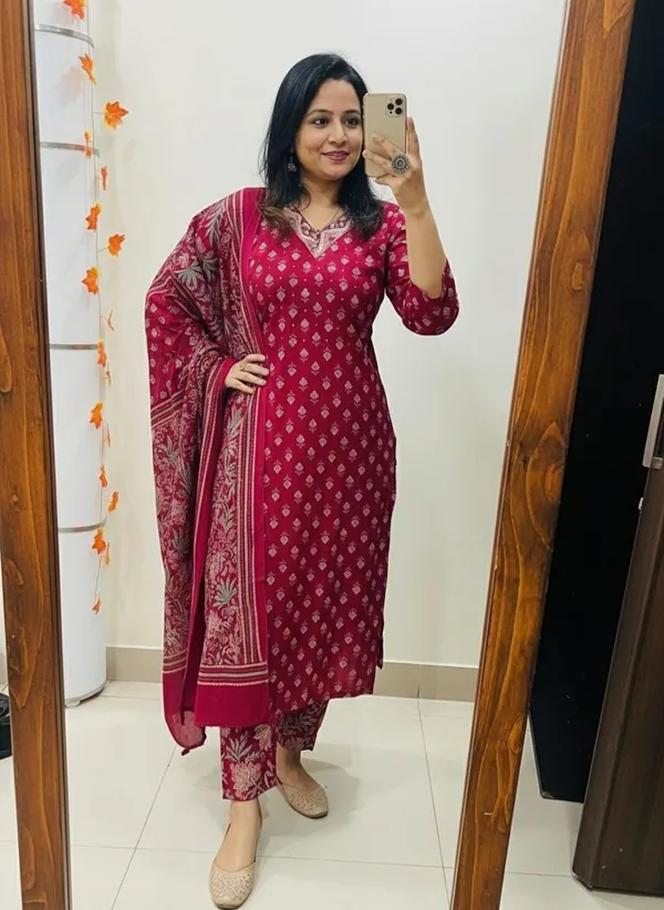 Women_Straight_V_Neck_Floral_Printed_Cotton_Maroon_Kurta_With_Pant_And_Dupatta