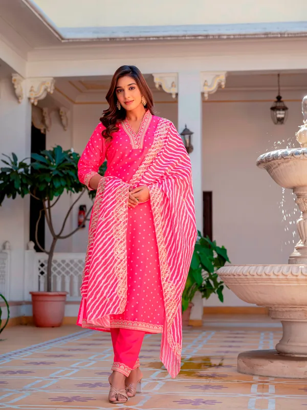 Pink_Muslin_Kurti_With_Pant_And_Dupatta_For_Women