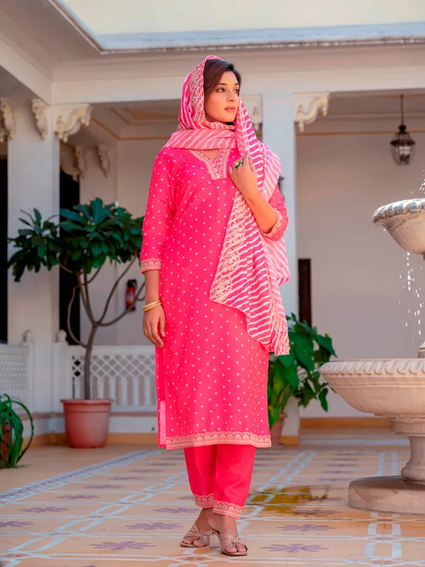 Pink_Muslin_Kurti_With_Pant_And_Dupatta_For_Women